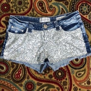 Buckle Exclusive Shorts